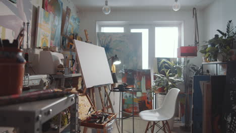 Interior-of-Creative-Art-Studio